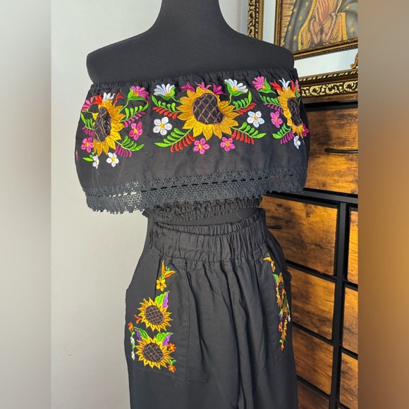 Two Piece Traditional pattern Pants Set ✨ - Picture 2 of 6